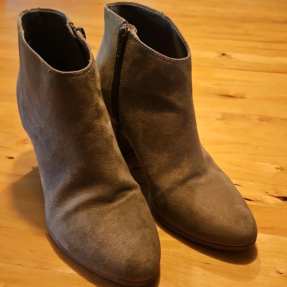 Old Navy Ankle Boots - Picture 2 of 11
